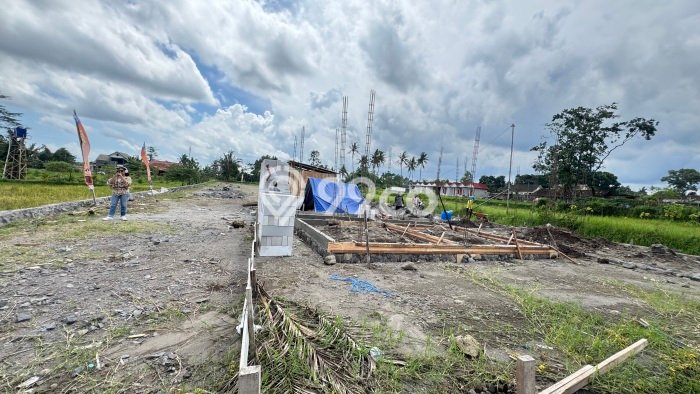 LOKASI TERBAIK! Vila Kawasan , Luas 232m2m², Lokasi Strategis dengan akses bagus LOKASI TERBAIK! Vila Kawasan , Luas 232m2m², Lokasi Strategis dengan akses bagus