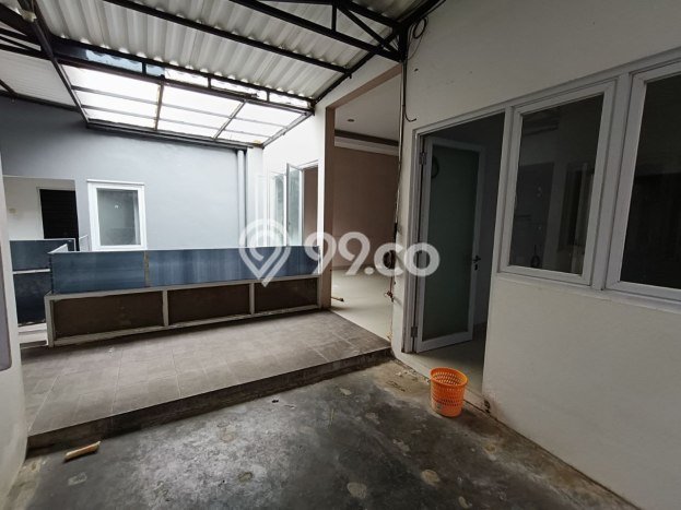 Rumah Kawasan Mojosongo, Luas 375m², Bangunan 425m² Rumah Kawasan Mojosongo, Luas 375m², Bangunan 425m²