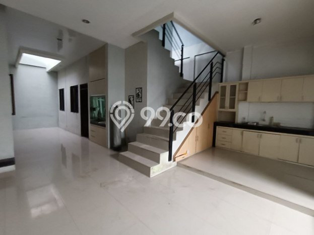 Rumah Kawasan Mojosongo, Luas 375m², Bangunan 425m² Rumah Kawasan Mojosongo, Luas 375m², Bangunan 425m²