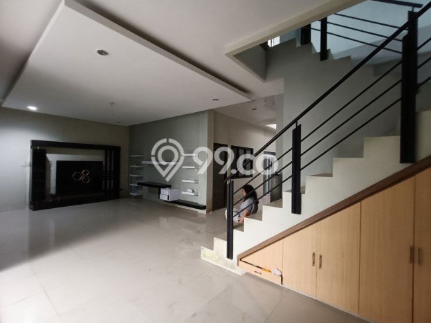 Rumah Kawasan Mojosongo, Luas 375m², Bangunan 425m² Rumah Kawasan Mojosongo, Luas 375m², Bangunan 425m²