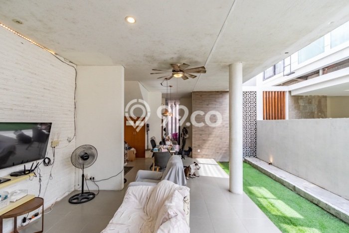 Rumah Minimalis area Kerobokan, Badung, LT 200m² LB 350m² Rumah Minimalis area Kerobokan, Badung, LT 200m² LB 350m²