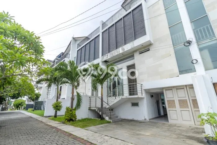 Ready to Use! Luxury House LT 150m2 Desain Elegan di Renon Ready to Use! Luxury House LT 150m2 Desain Elegan di Renon