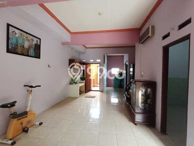 Dijual Cepat Rumah Bagus Siap Huni LB 160m2 di Banjarsari, Surakarta Dijual Cepat Rumah Bagus Siap Huni LB 160m2 di Banjarsari, Surakarta