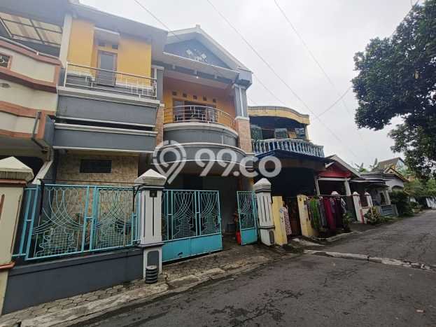 Dijual Cepat Rumah Bagus Siap Huni LB 160m2 di Banjarsari, Surakarta Dijual Cepat Rumah Bagus Siap Huni LB 160m2 di Banjarsari, Surakarta