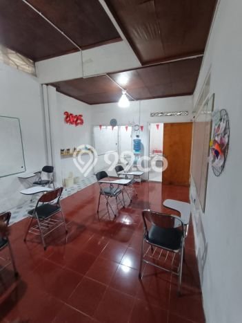 Hunian Cantik Modern Lb 300m2 di Banjarsari, Surakarta Hunian Cantik Modern Lb 300m2 di Banjarsari, Surakarta