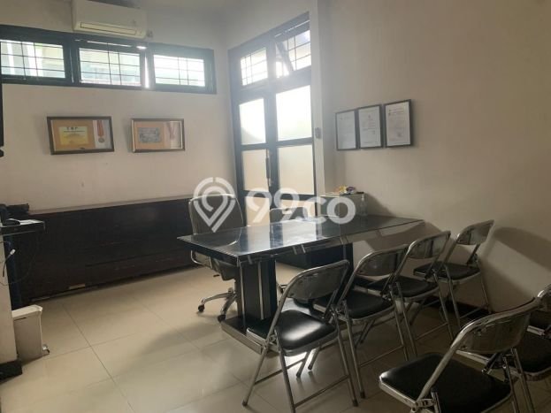 Hunian Mewah LB 242m2 Siap Pakai Desain Elegan di Sektor 9-Bintaro, Tangerang Selatan Hunian Mewah LB 242m2 Siap Pakai Desain Elegan di Sektor 9-Bintaro, Tangerang Selatan