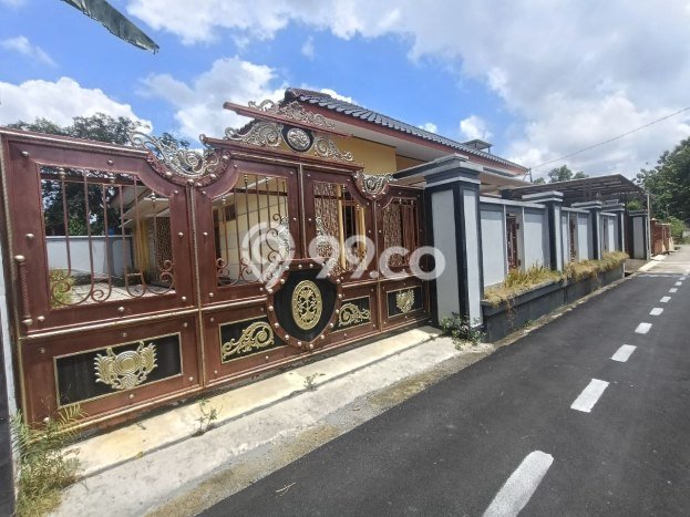 Rumah Bagus di Teras, Boyolali, Luas 491m² Bangunan 450m² HARGA MENARIK! Rumah Bagus di Teras, Boyolali, Luas 491m² Bangunan 450m² HARGA MENARIK!