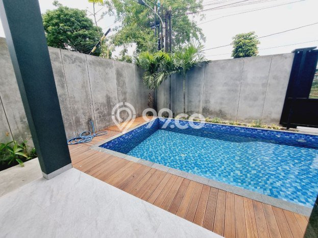 Hunian Mewah Siap Huni LT 200m2 di Banjarsari, Solo Hunian Mewah Siap Huni LT 200m2 di Banjarsari, Solo