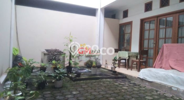 Jual Rumah Mewah Megah Dengan View Eksklusif di Sayap Dago, Bandung Jual Rumah Mewah Megah Dengan View Eksklusif di Sayap Dago, Bandung