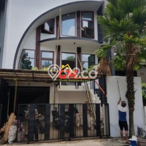 Rumah Elit LB 140m2 Siap Pakai Desain Elegan di Setra Duta, Bandung Rumah Elit LB 140m2 Siap Pakai Desain Elegan di Setra Duta, Bandung