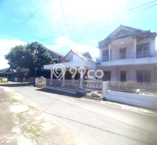 Dijual Cepat Rumah Bagus Siap Huni LB 325m2 di Karanganyar, Karanganyar Dijual Cepat Rumah Bagus Siap Huni LB 325m2 di Karanganyar, Karanganyar