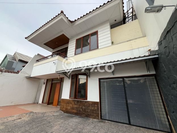 Ready to Use! Premium House LT 242m2 Desain Modern di Senayan Ready to Use! Premium House LT 242m2 Desain Modern di Senayan