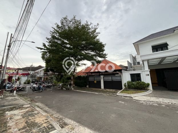 Ready to Use! Premium House LT 242m2 Desain Modern di Senayan Ready to Use! Premium House LT 242m2 Desain Modern di Senayan