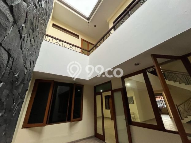 Ready to Use! Premium House LT 242m2 Desain Modern di Senayan Ready to Use! Premium House LT 242m2 Desain Modern di Senayan