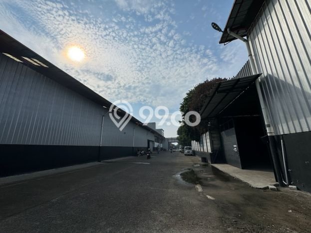 Unit Gudang Disewa Lokasi Legok, Tangerang Spesifikasi Luas Bangunan 8000m2 Unit Gudang Disewa Lokasi Legok, Tangerang Spesifikasi Luas Bangunan 8000m2