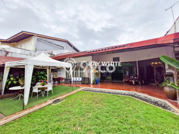 Dijual Rumah Luas Megah Dengan View Eksklusif di Kemang, Jakarta Selatan Dijual Rumah Luas Megah Dengan View Eksklusif di Kemang, Jakarta Selatan