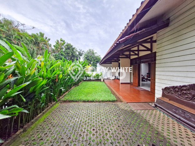 Dijual Rumah Luas Megah Dengan View Eksklusif di Kemang, Jakarta Selatan Dijual Rumah Luas Megah Dengan View Eksklusif di Kemang, Jakarta Selatan