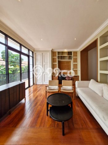 Disewakan Rumah Bagus di Kebayoran Baru Harga Rp 1,25 Miliar/ Tahun Disewakan Rumah Bagus di Kebayoran Baru Harga Rp 1,25 Miliar/ Tahun
