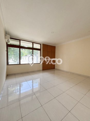Hunian Modern Untuk Disewakan di Kemang Jakarta Selatan 3 KT & 3 KM Hunian Modern Untuk Disewakan di Kemang Jakarta Selatan 3 KT & 3 KM
