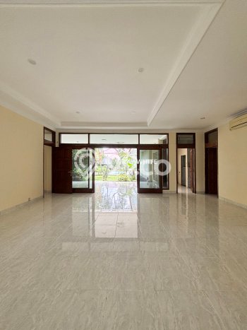 Hunian Modern Untuk Disewakan di Kemang Jakarta Selatan 3 KT & 3 KM Hunian Modern Untuk Disewakan di Kemang Jakarta Selatan 3 KT & 3 KM