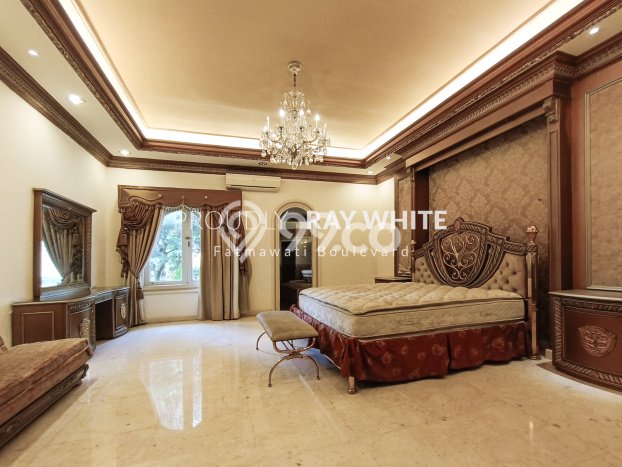 Rumah Elit LB 700m2 Siap Huni Desain Elegan di Kemang, Jakarta Selatan Rumah Elit LB 700m2 Siap Huni Desain Elegan di Kemang, Jakarta Selatan
