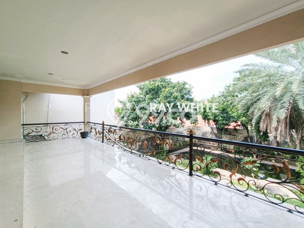 Rumah Elit LB 700m2 Siap Huni Desain Elegan di Kemang, Jakarta Selatan Rumah Elit LB 700m2 Siap Huni Desain Elegan di Kemang, Jakarta Selatan