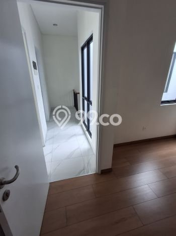 Rumah Modern Cantik 4 KT Bisa Langsung Pindah di Cikupa Rumah Modern Cantik 4 KT Bisa Langsung Pindah di Cikupa