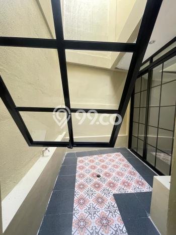 Rumah Disewakan Jakarta Selatan LT 218m2 LB 300m2 Kawasan Cipete Rumah Disewakan Jakarta Selatan LT 218m2 LB 300m2 Kawasan Cipete