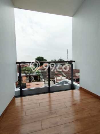 Rumah Terawat 4 KT 4 KM di Pekayon, Bekasi Rumah Terawat 4 KT 4 KM di Pekayon, Bekasi