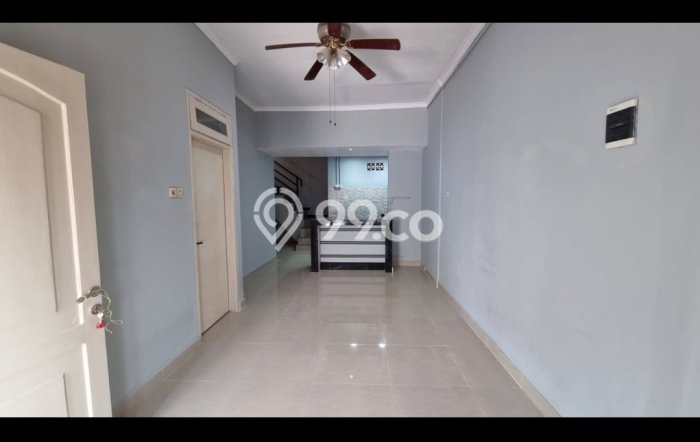UNIT SPESIAL! Rumah di Rungkut, 1 KM, Akses Fasilitas, LT 112m2m² Bangunan 112m2m² UNIT SPESIAL! Rumah di Rungkut, 1 KM, Akses Fasilitas, LT 112m2m² Bangunan 112m2m²