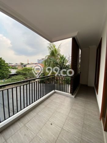 Ready to Use! Premium House LT 144m2 Desain Elegan di Pondok Bambu Ready to Use! Premium House LT 144m2 Desain Elegan di Pondok Bambu