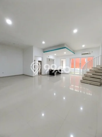 Disewakan! Rumah 4 Kamar Tidur &
3 Kamar Mandi di Gudang Peluru, Jakarta Selatan Disewakan! Rumah 4 Kamar Tidur &
3 Kamar Mandi di Gudang Peluru, Jakarta Selatan