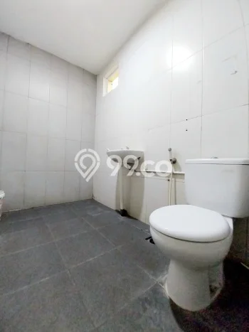 Disewakan! Rumah 4 Kamar Tidur &
3 Kamar Mandi di Gudang Peluru, Jakarta Selatan Disewakan! Rumah 4 Kamar Tidur &
3 Kamar Mandi di Gudang Peluru, Jakarta Selatan