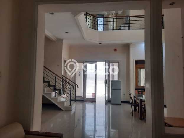 PROPERTI PILIHAN! Rumah Asri di Mulyorejo, Luas 200m2m² Bangunan 330m2m² PROPERTI PILIHAN! Rumah Asri di Mulyorejo, Luas 200m2m² Bangunan 330m2m²