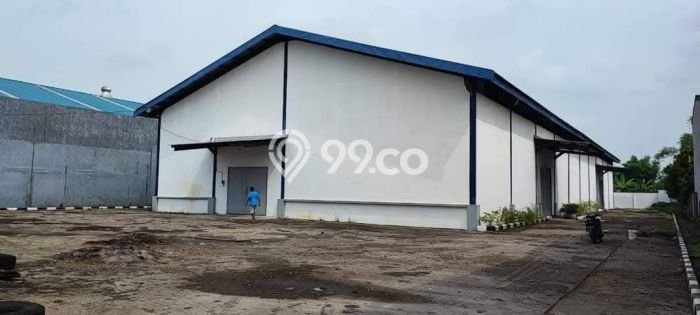 Gudang Lokasi Strategis di Krian, Luas 2200m2m², Jalan Utama Gudang Lokasi Strategis di Krian, Luas 2200m2m², Jalan Utama