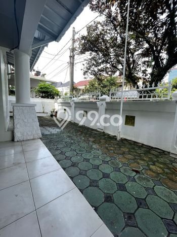 Hunian Elit LB 200m2 Siap Huni Desain Elegan di Bintaro, Tangerang Selatan Hunian Elit LB 200m2 Siap Huni Desain Elegan di Bintaro, Tangerang Selatan