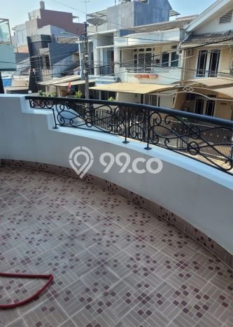 Rumah Terawat di Kelapa Gading, Jakarta Utara, Luas Tanah 102m², LB 200m² Rumah Terawat di Kelapa Gading, Jakarta Utara, Luas Tanah 102m², LB 200m²