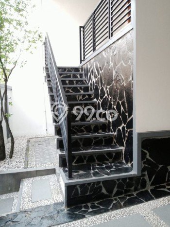 Siap Huni Hunian Elit 9 Kamar di Palmerah Dekat ke Mana Pun Siap Huni Hunian Elit 9 Kamar di Palmerah Dekat ke Mana Pun