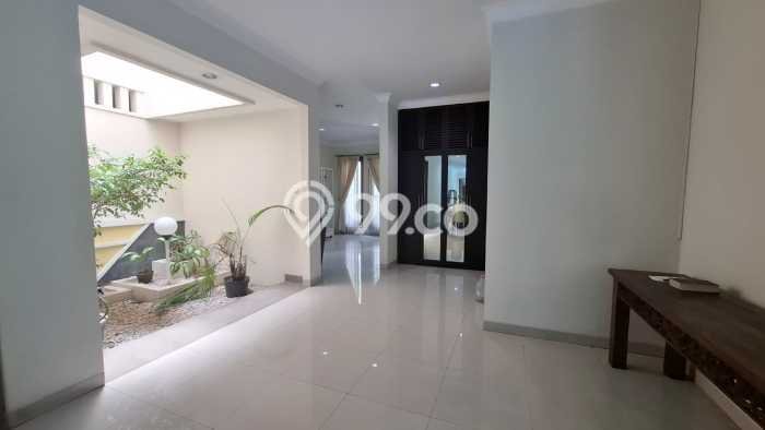 Hunian Elit LB 300m2 Siap Pakai Desain Elegan di Pejaten, Jakarta Selatan Hunian Elit LB 300m2 Siap Pakai Desain Elegan di Pejaten, Jakarta Selatan