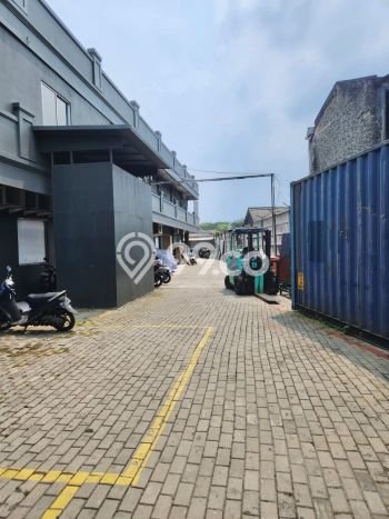 Kantor Dijual di Prime Area Jakarta Barat Luas 1600m2 Kantor Dijual di Prime Area Jakarta Barat Luas 1600m2