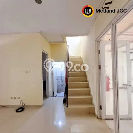 Jarang Ada! Rumah Kontrakan 3 Kamar Bagus Siap Huni Metland Menteng Jarang Ada! Rumah Kontrakan 3 Kamar Bagus Siap Huni Metland Menteng