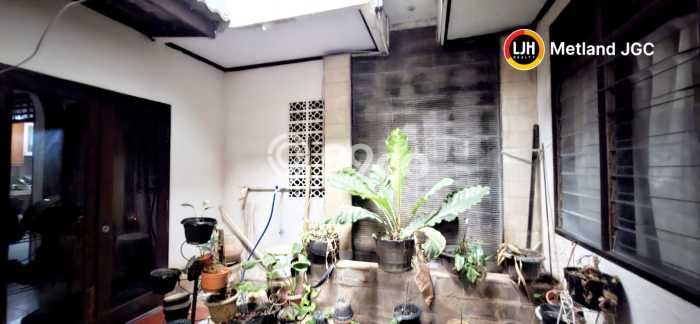 For Sale! Premium House LT 580m2 Desain Elegan di Pondok Gede For Sale! Premium House LT 580m2 Desain Elegan di Pondok Gede