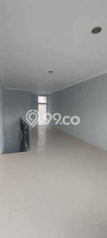 LOKASI STRATEGIS! Ruko Kawasan , Luas 240m2m², Nilai Prospektif LOKASI STRATEGIS! Ruko Kawasan , Luas 240m2m², Nilai Prospektif