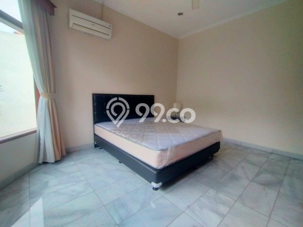 Disewakan Rumah Murah di TB Simatupang Jakarta Selatan Punya 4 Kamar Tidur Disewakan Rumah Murah di TB Simatupang Jakarta Selatan Punya 4 Kamar Tidur