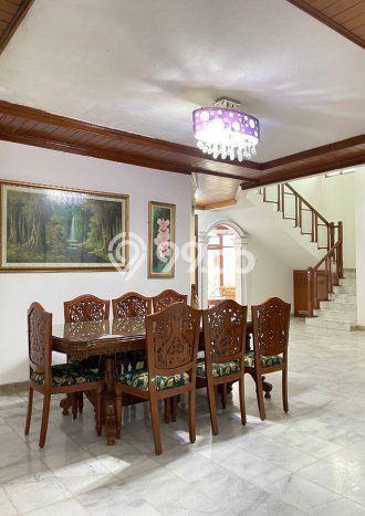 Jual Rumah Luas Elegan Dengan View Eksklusif di Pejaten, Jakarta Selatan Jual Rumah Luas Elegan Dengan View Eksklusif di Pejaten, Jakarta Selatan