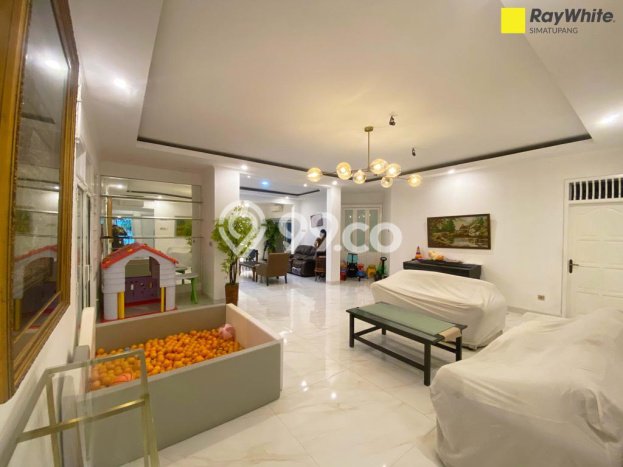 Jual Rumah Mewah Megah Dengan View Eksklusif di Pejaten, Jakarta Selatan Jual Rumah Mewah Megah Dengan View Eksklusif di Pejaten, Jakarta Selatan