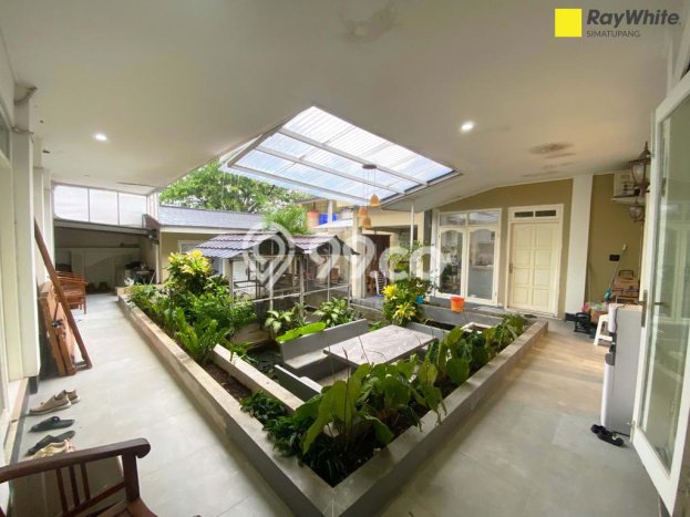 Jual Rumah Mewah Megah Dengan View Eksklusif di Pejaten, Jakarta Selatan Jual Rumah Mewah Megah Dengan View Eksklusif di Pejaten, Jakarta Selatan