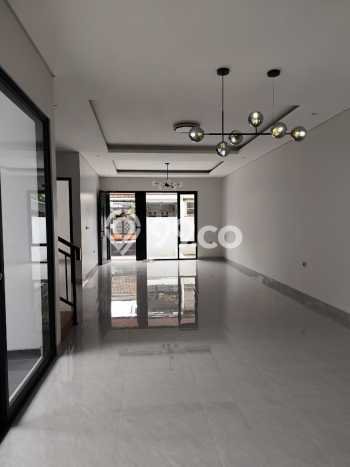 Dijual Rumah Premium dengan Fasilitas Sekitar Lengkap di BSD, Tangerang Selatan Dijual Rumah Premium dengan Fasilitas Sekitar Lengkap di BSD, Tangerang Selatan