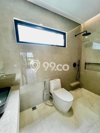 Rumah Eksklusif Dijual LT 247m2 di BSD, Tangerang Selatan Rumah Eksklusif Dijual LT 247m2 di BSD, Tangerang Selatan