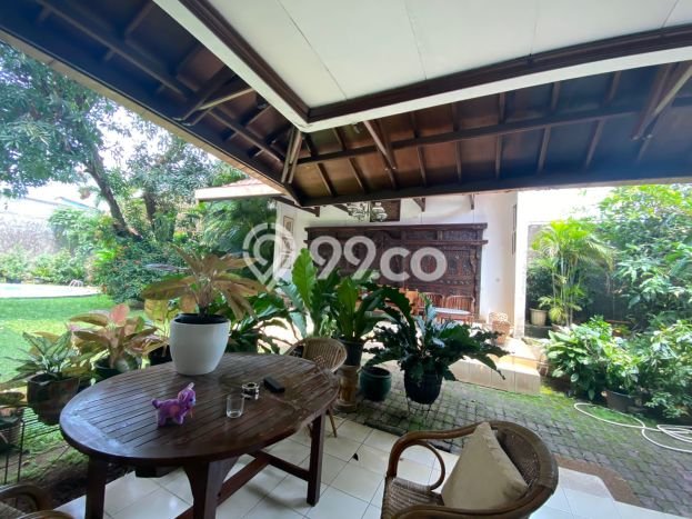 Rumah Eksklusif Dijual LT 1015m2 di Kebon Jeruk, Jakarta Barat Rumah Eksklusif Dijual LT 1015m2 di Kebon Jeruk, Jakarta Barat